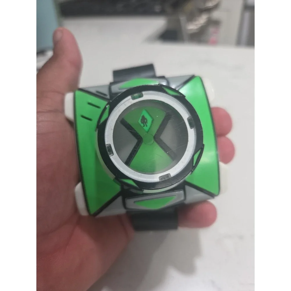 Ben 10 Season 3 Omnitrix Roleplay Talking Sounds and Lights Watch